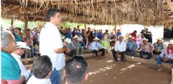 Entrega Secretario de Gobierno ambulancia y bombera a etnia Yaqui