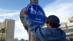 Colocan señalética para ordenar el uso del malecón.