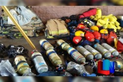 Entregan equipo a bomberos