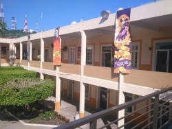 Adornan el Ayuntamiento para el Día de Muertos.