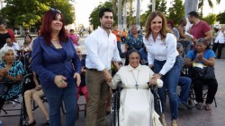 Entrega Kiki Díaz sillas de ruedas