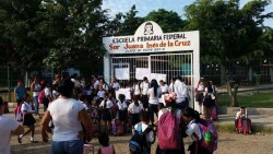 Se manifiestan en escuela de Mazatlán