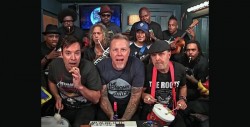 #Video Metallica toca 'Enter Sandman' con instrumentos de juguete