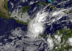 Monitorea Protección Civil a "Otto".
