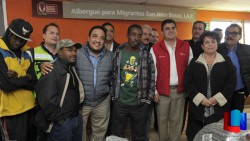 Cientos de migrantes esperan llegar a EU