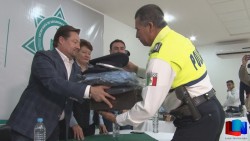 Cerca de 900 oficiales de Policía recibieron uniformes