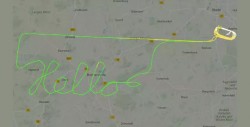 Piloto usa su avión para escribir 'Hola' en el radar que seguía su vuelo