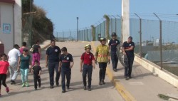 Dos jóvenes son rescatados en el Faro.