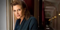 La actriz Carrie Fisher sufre un ataque cardíaco en un vuelo a Los Ángeles