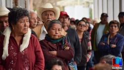 Avanza entrega de tarjetas a Adultos Mayores