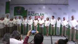 Presentan a integrantes del gabinete de Pucheta.