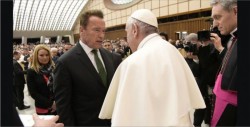Encuentro de Arnold Schwarzenegger y el papa Francisco