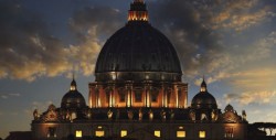 Papa admite corrupción en El Vaticano