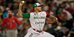 Héctor Velázquez firma con Medias Rojas de Boston