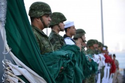 Conmemoran el Día de la Bandera de México
