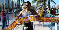 Ricardo Guzmán conquistó el primer lugar del triatlón local