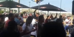 Restaurante regala comida a clientes tras remontada del Barsa