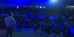 Más de mil 500 jóvenes participan en conferencia "La fiesta del siglo"