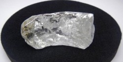 Pastor encuentra gigantesco diamante en Sierra Leona