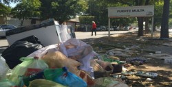 Camellones en el ISSSTESIN completamente con basura