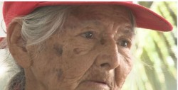 Con voluntad y agradecimiento, Doña Guille barre las calles de Culiacán