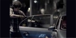 Reviven polémica campaña 'matar a tus amigos' tras choque de BMW