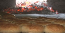 ¿No se le antoja una pieza de pan de mujer, o unos coricos?