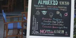 Bar uruguayo prohíbe la entrada a "perros y mexicanos"