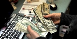 Tras declaraciones de Trump, dólar cae a 18.90 pesos