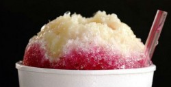 Turistas y locales se refrescan con raspados