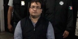 #Video Le dan un zape a Javier Duarte antes de entrar a audiencia