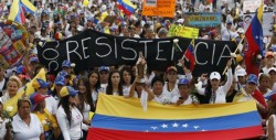 Suman nueve muertos durante protestas en Venezuela