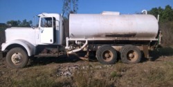 Aseguran tracto camión cargado de combustible en Navolato
