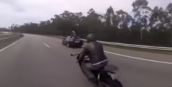 Cuando no te toca, no te toca; Motociclista se salva de accidente