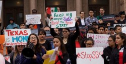 Interponen primer demanda contra ley antiinmigrante de Texas