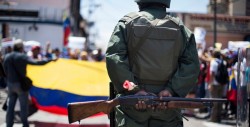 Venezolanos rinden homenaje a víctima 50