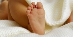 Muere bebé porque sus padres lo tenían a dieta
