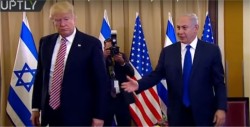 #Video Trump deja con la mano estirada al ministro de Israel