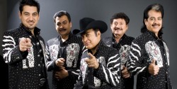 Multan a los Tigres del Norte con medio millón de pesos