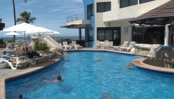 Hoteles y balnearios deben contar con salvavidas en verano