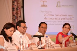 Asisten magistrados a seminario sobre democracia paritaria