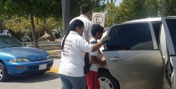 Intentan robar un menor afuera de una escuela