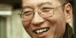 China libera a Nobel de la Paz con cáncer