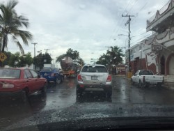 Llueve en Mazatlán, se trastocan algunas actividades