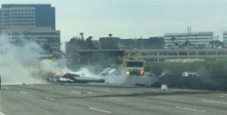 #Video Avioneta se estrella en carretera cerca de aeropuerto en California
