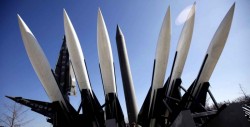 ONU aprueba prohibir armas nucleares