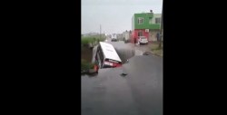 #Video Tremendo socavón se traga un camión entero en Veracruz