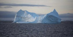 ¡Atención! Se desprende de la Antártida un enorme iceberg