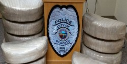 Encuentran cargamento de marihuana en autos recién fabricados en México