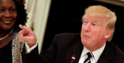 Trump conoce a los 'soplones' en Casa Blanca